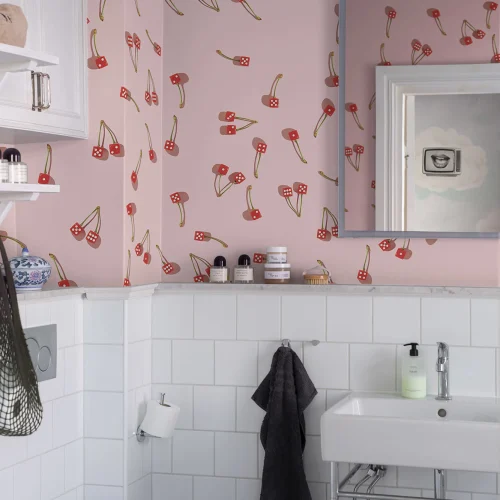 Papier peint rouge intense et rose pastel
