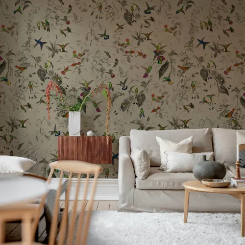 생동감 넘치는 우아함