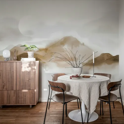 Rustgevende bergen in een beige tint