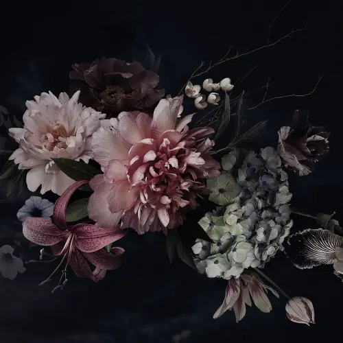 Élégance florale sombre